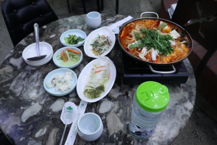 석산정 