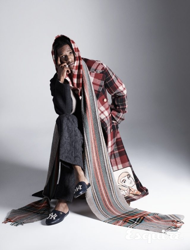 체크 울 더블코트 4450파운드, 멀티컬러 울 스카프 260파운드, 울 바지 610파운드, 슬리퍼 670파운드 모두 구찌.