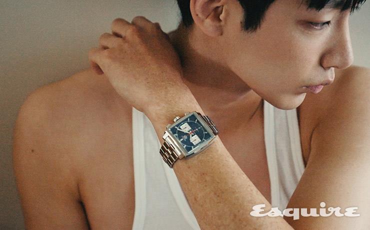 스퀘어 스틸 케이스 모나코 호이어02 크로노그래프 931만원 태그호이어. 슬리브리스 에디터 소장품.