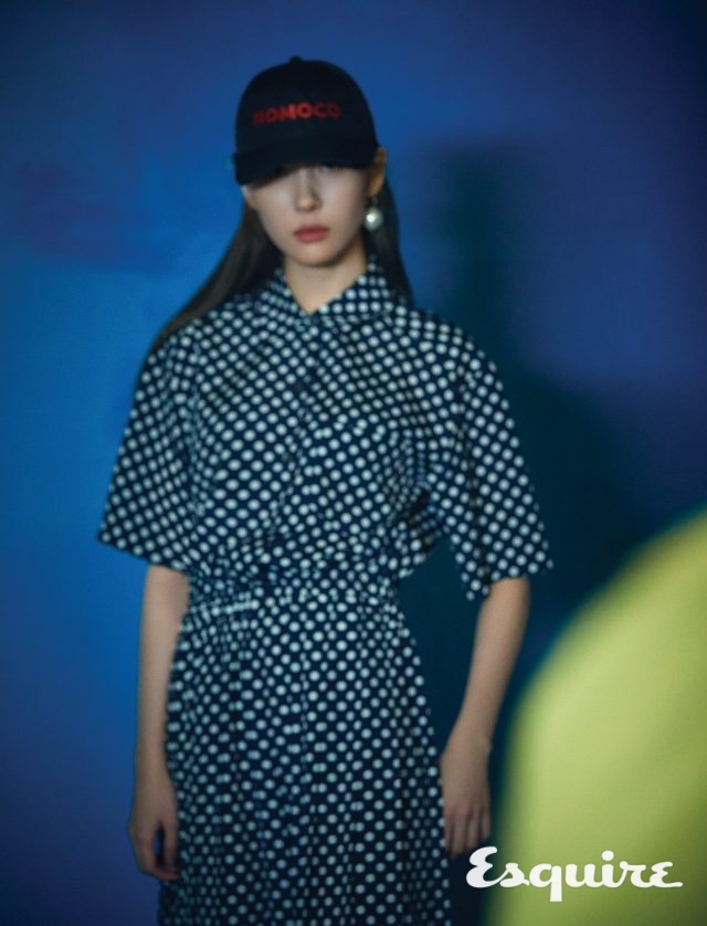 원피스 톰보이. 귀걸이 넘버링. 모자 스타일리스트 소장품.