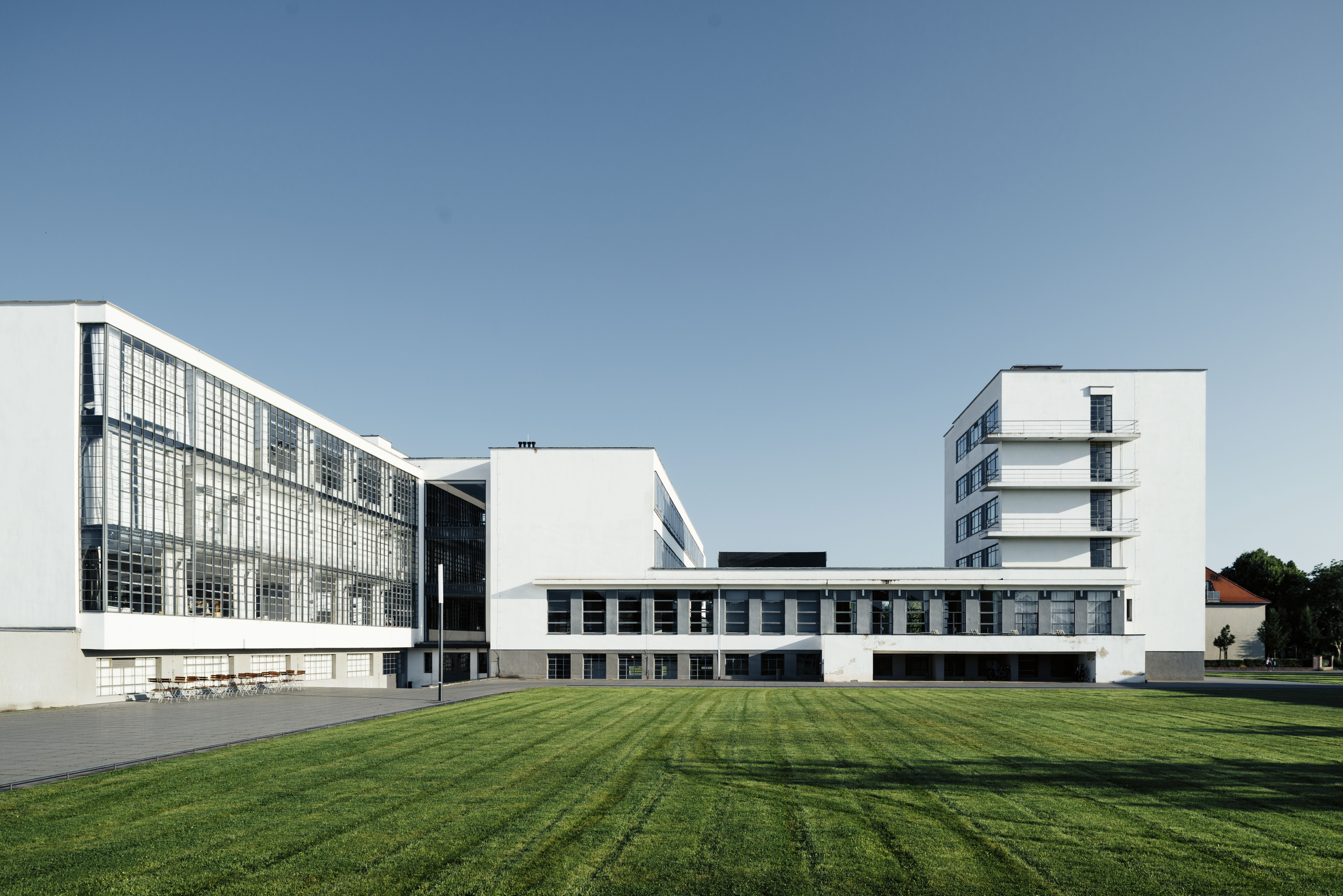 Dessau-Roßlau Bauhausgebäude / Bauhaus building (1925–26) Südseite, Architekt / architect: Walter Gropius Photo: © Tillmann Franzen, tillmannfranzen.com © VG Bild-Kunst, Bonn 2018
