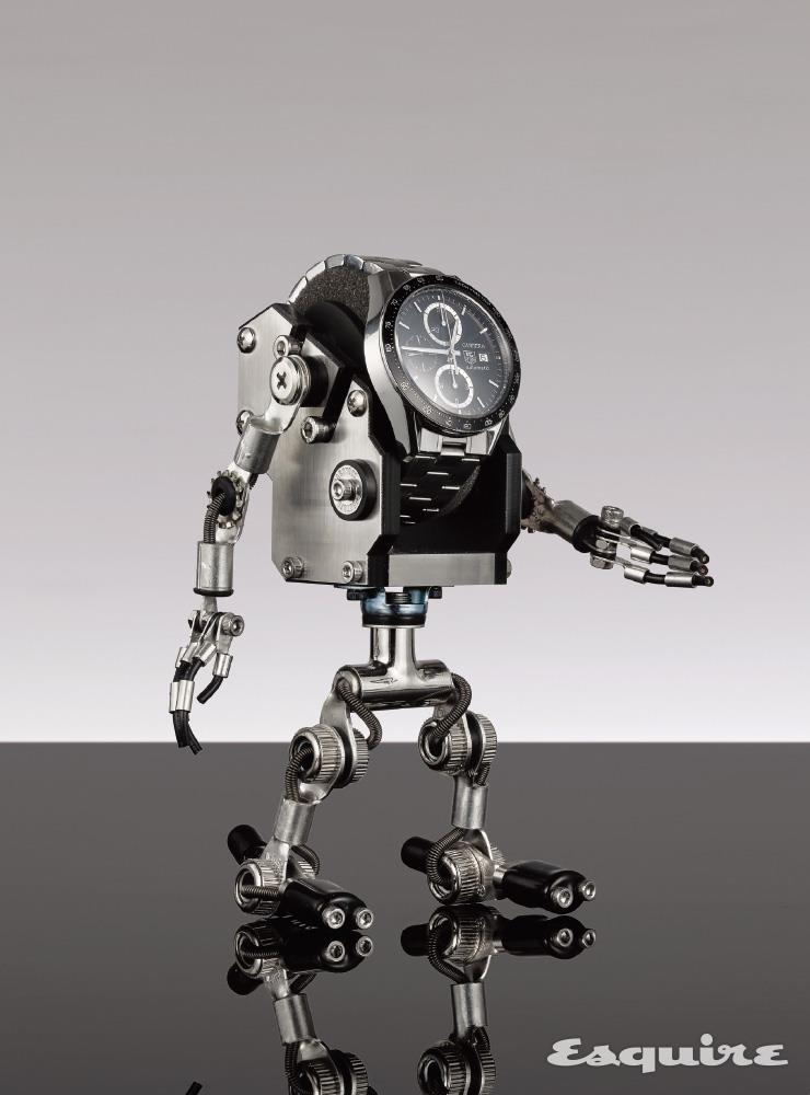 MB&F. 독창적인 디자인으로 유명한 독립 시계 브랜드 MB&F의 워치 액세서리. 손목시계를 거치해 탁상시계처럼 사용할 수 있다. 높이는 16.5cm. 로봇을 연상케 하는 귀여운 디자인이 시선을 압도한다. 로보토이 200스위스프랑 MB&F. 페니워치 이상문 대표 소장품.