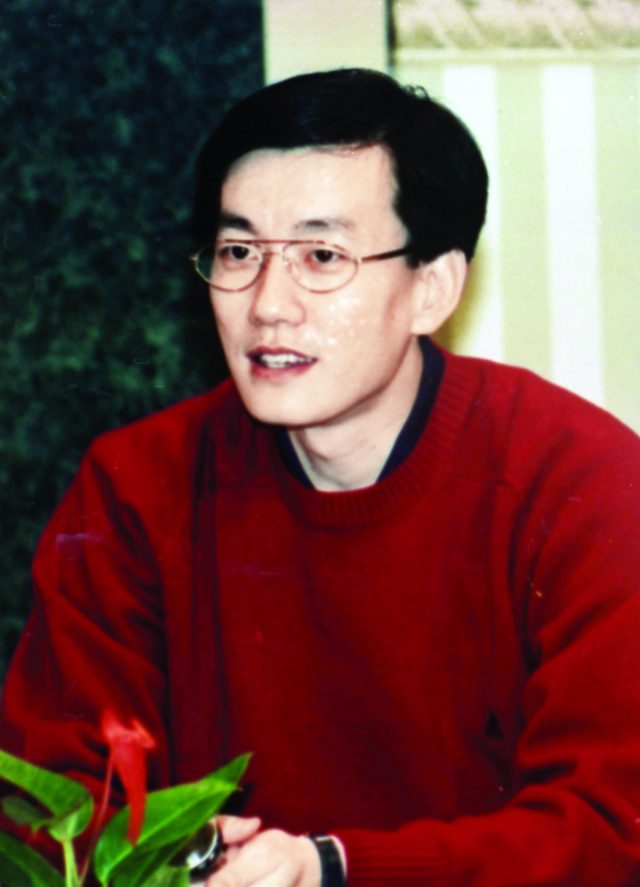 1994년 10월, MBC 아나운서 시절 풋풋한 30대 초반의 손석희.