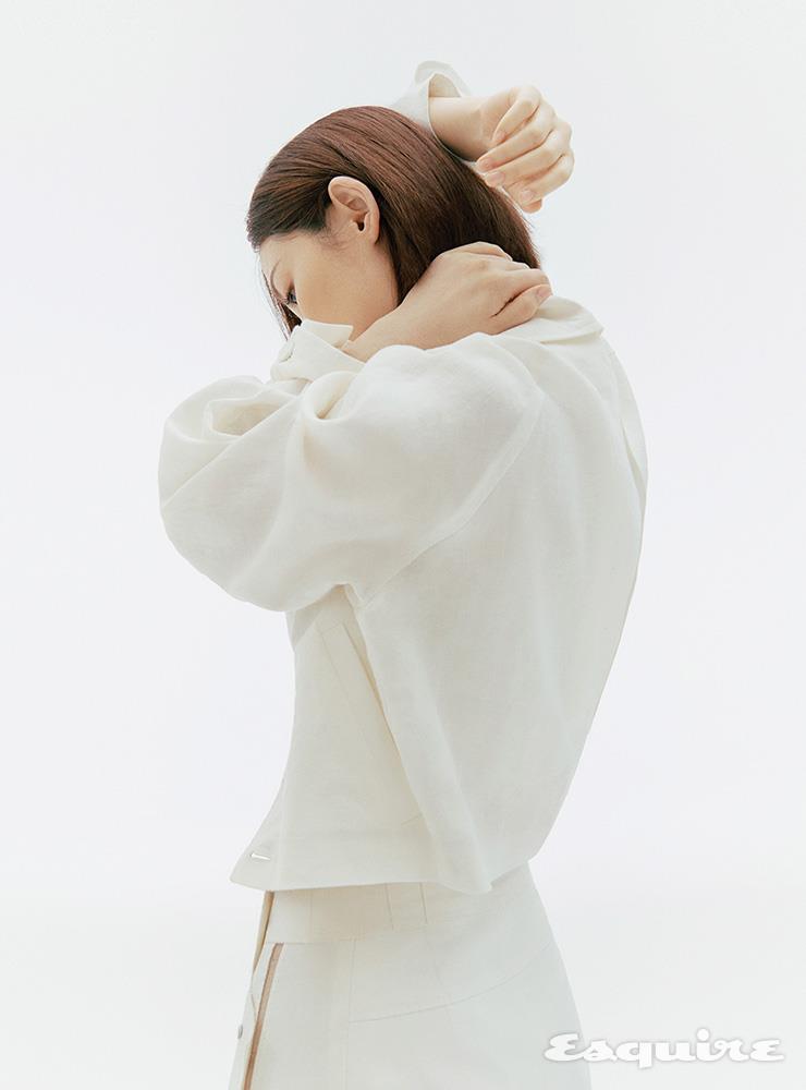 재킷 프롬웨얼. 팬츠 손정완.