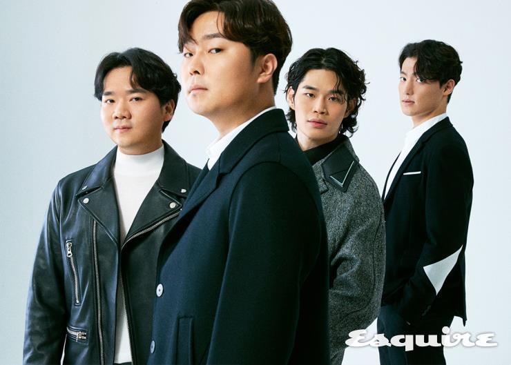 (왼쪽부터) 가죽 바이커 재킷 보스 맨. 하프넥 스웨트셔츠 H&M. 그레이 팬츠 톰 브라운. 그레이 코트, 블랙 셔츠, 그레이 팬츠 모두 프라다. 기하학 패턴 코트, 셔츠 모두 닐 바렛. 체크 팬츠 보스 맨. 기하학 패턴 재킷 닐 바렛. 화이트 셔츠 코스. 블랙 팬츠 디올 맨.