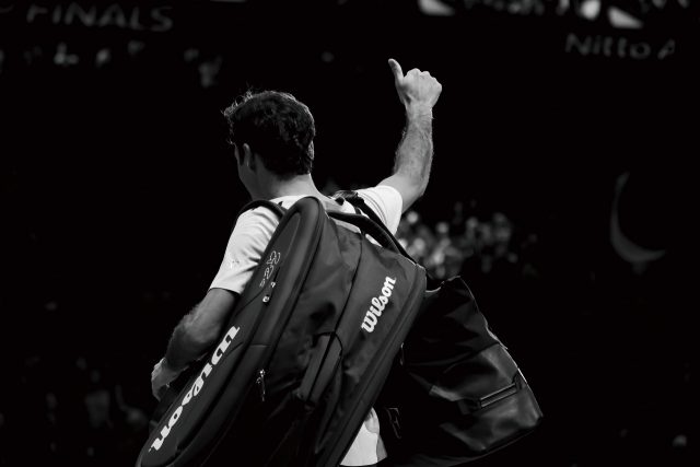 2017년 11월, 런던의 O2 아레나 ATP 월드 투어 결승전에서 벨기에의 데이비드 가핀 선수에게 충격 패를 당한 후 퇴장 인사를 하는 모습.