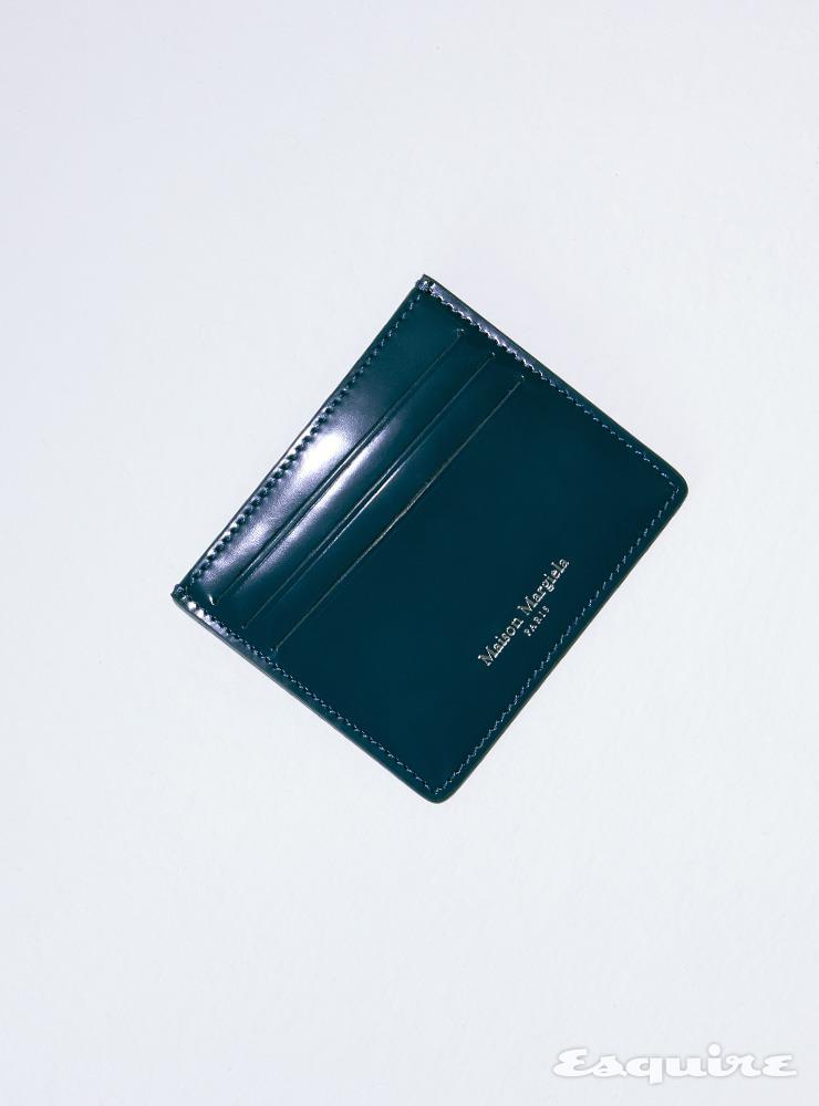 네이비 컬러 카드 케이스 35만원 메종 마르지엘라.