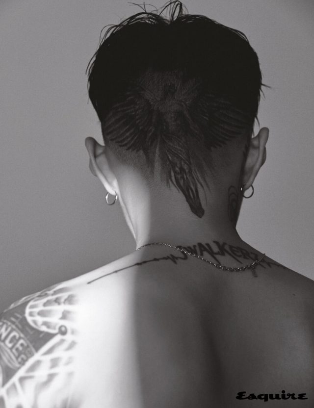 목걸이 생 로랑 by 안토니 바카렐로.