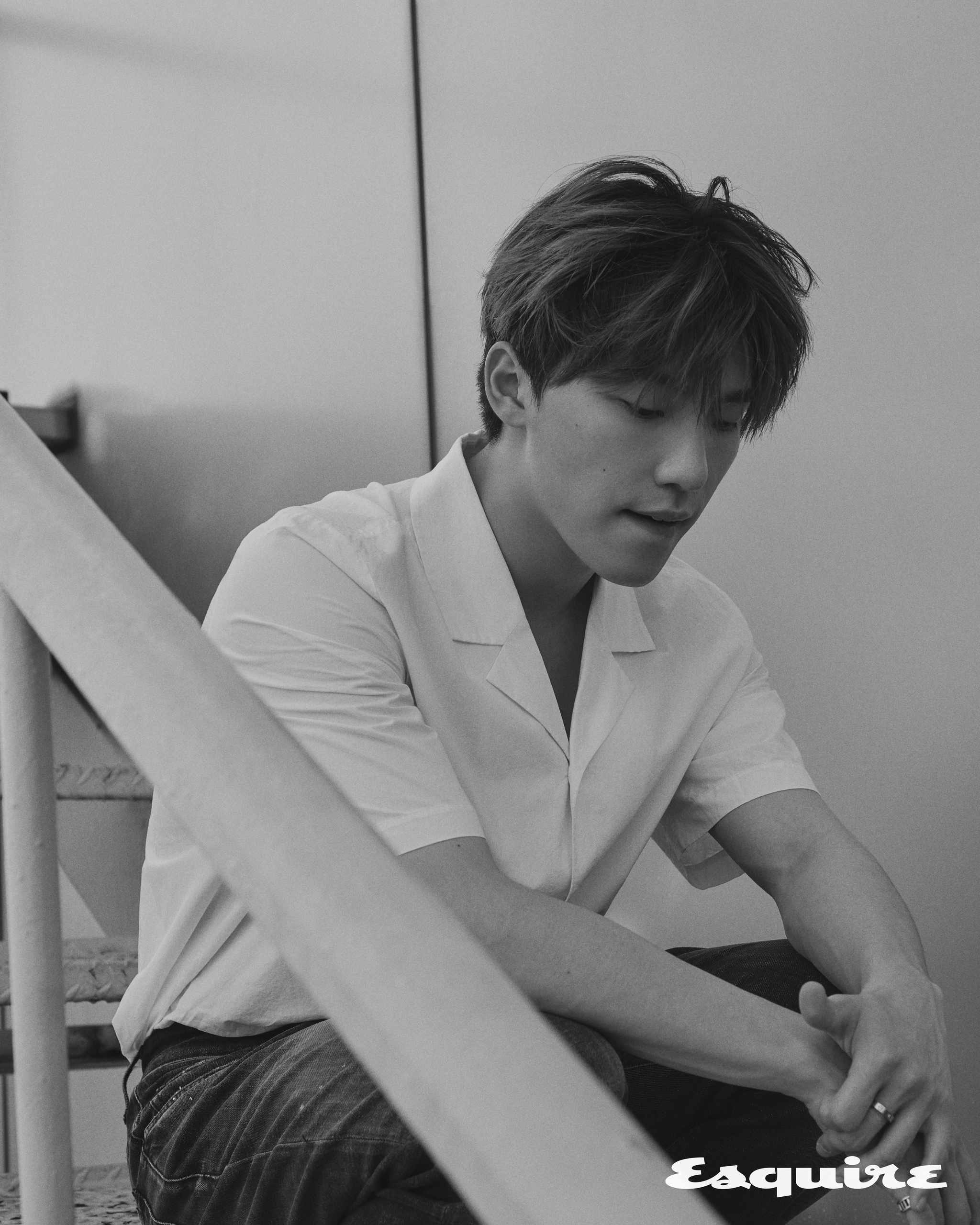 화이트 셔츠 코스, 데님 팬츠 돈더풀러 by 코에보.