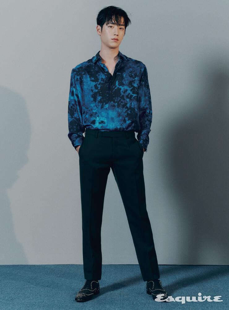 셔츠, 팬츠 모두 벨루티. 슈즈 크리스찬 루부탱.