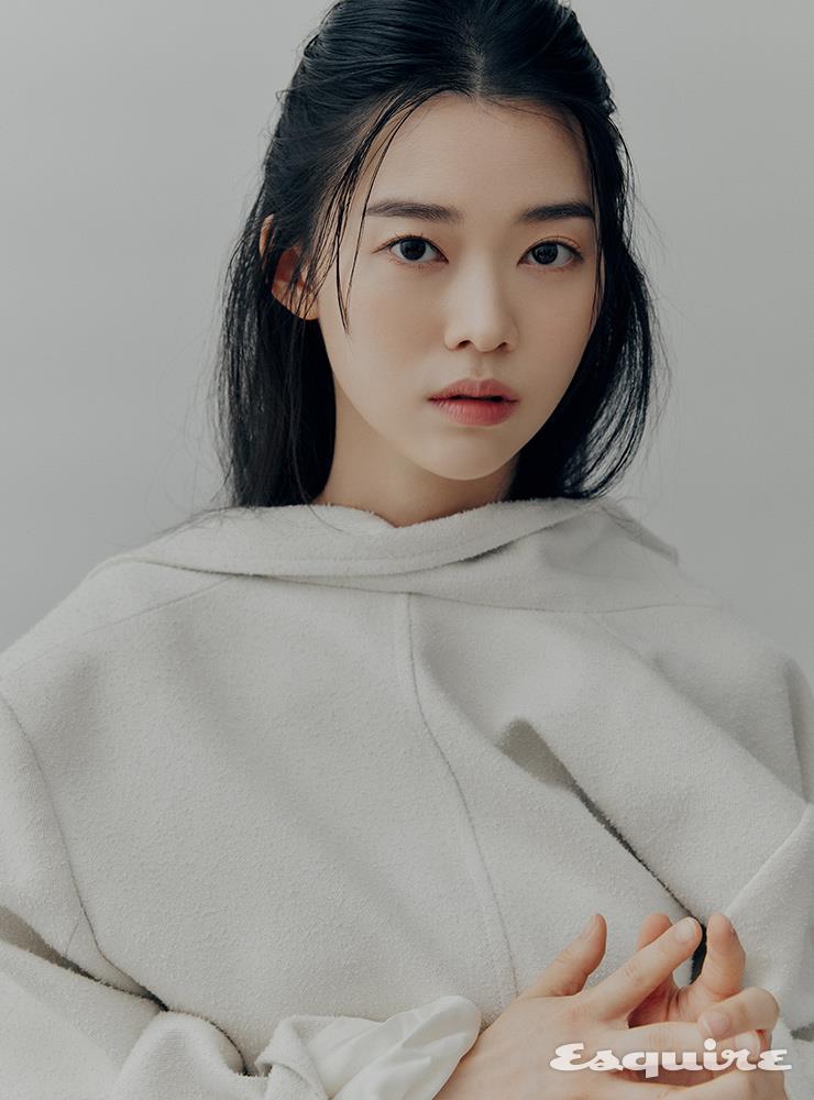 화이트 재킷 COS.