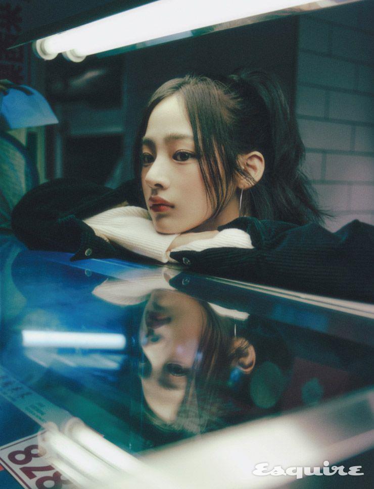 코듀로이 다운 셔츠, 울 카디건 모두 몽클레르x팜 엔젤스.