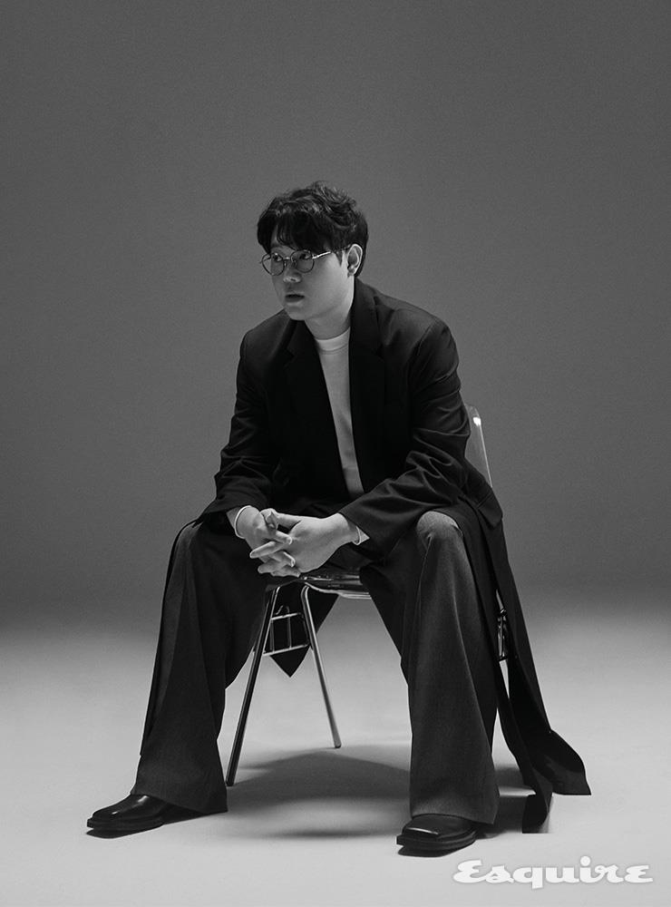코트 송지오 옴므, 니트 자라, 팬츠 무신사 스탠다드, 더비 뮬 로스트가든.