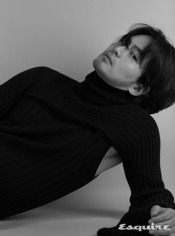 글러브가 달린 터틀넥 니트 톱 펜디.