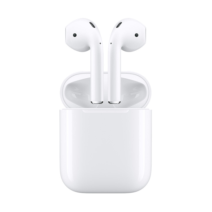 <b>8. Apple Airpod</b>
애플의 에어팟 무선 이어폰은 아이폰, 아이패드, 맥북 등의 기기와 연동되는 이어폰이다. 케이스를 열어 이어폰을 귀에 각각 꽂으면 되니 사용방법도 간단하다. 애플의 W1칩 덕분에 배터리 충전이나 수명(최장 5시간)이 무선으로 호환된다. 음질도 뛰어나며, 애플 유저들에게는 최고의 무선 이어폰으로 추천한다. 20만원대