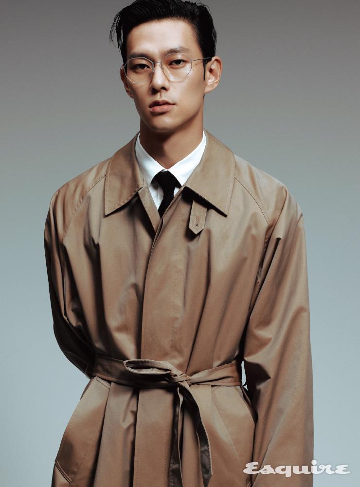 안경 85만원 린드버그(LINDBERG). 트렌치코트 가격 미정 르 917 옴므.