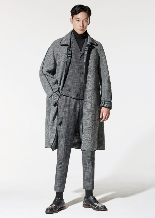 [스타일 레슨] CHESTERFIELD VS. OVERSIZE - 에스콰이어 Esquire Korea 2017년 1월호