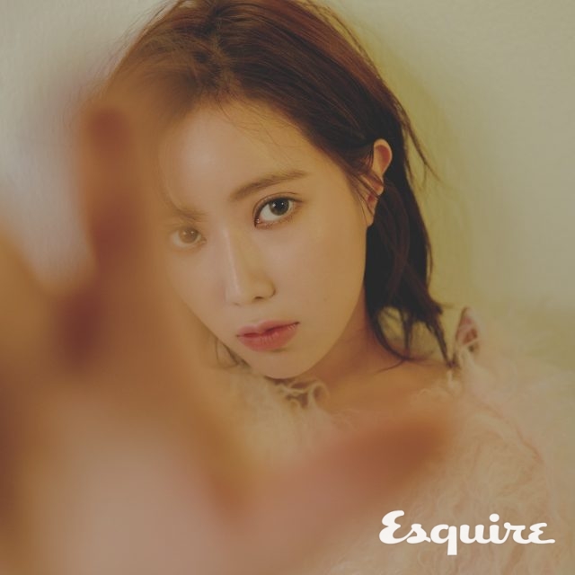 핑크 퍼 손정완.