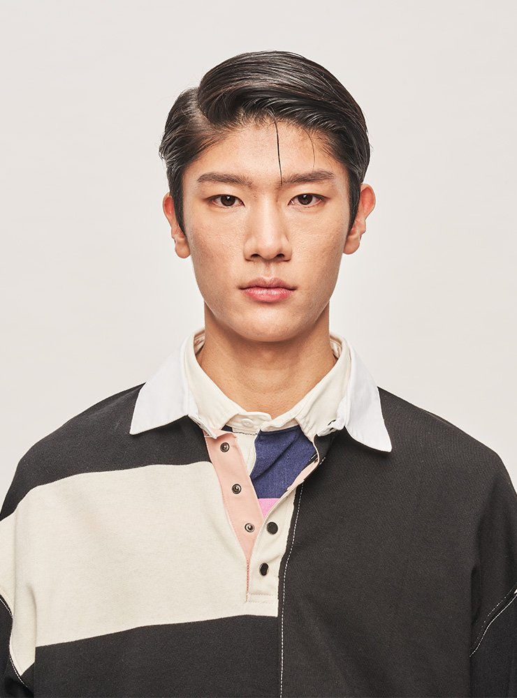 블랙 스트라이프 럭비 셔츠 14만8000원 오디너리 피플. 핑크 스트라이프 럭비 셔츠 18만9000원 폴로 랄프 로렌.