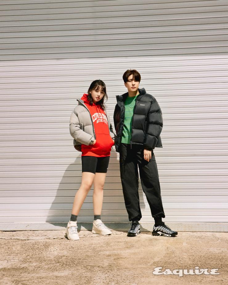 (예린) 그레이 숏 패딩, 레드 후디 모두 커버낫 (영재) 블랙 패딩 커버낫