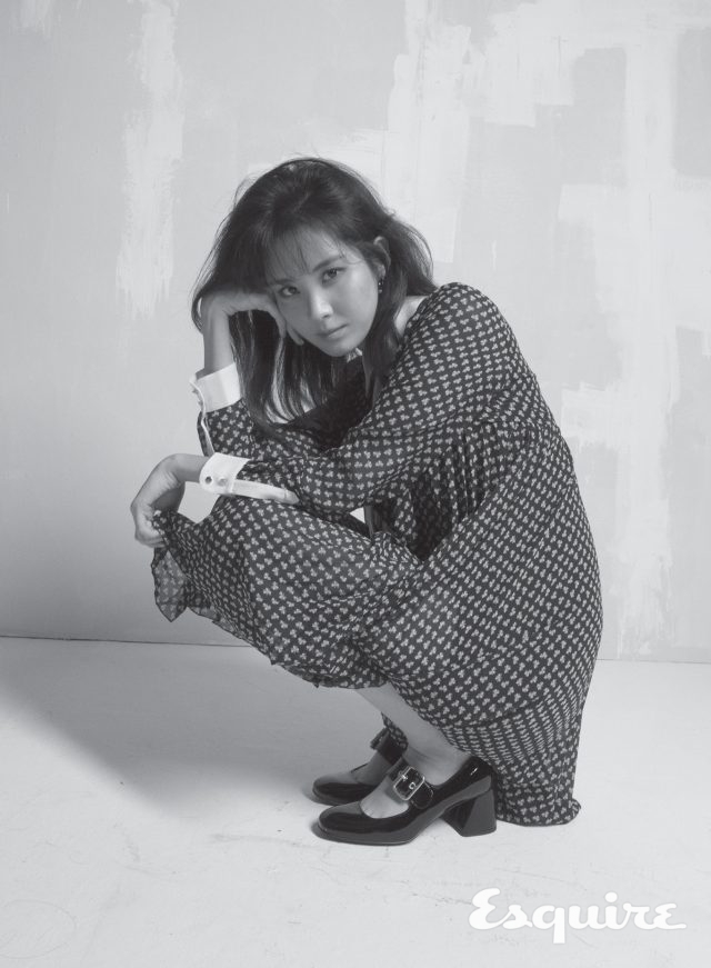 원피스 올라 카일리. 구두 헬레나 앤 크리스티. 액세서리 러브 미 몬스터.