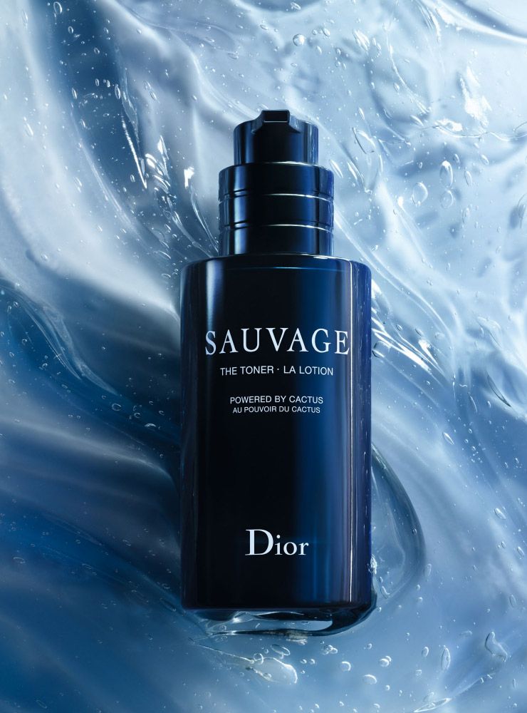 지친 피부를 진정시키고 피부에 청량한 활력을 불어넣는 뉴 소바쥬 토너 100mL/8만7000원대 크리스챤 디올 뷰티.