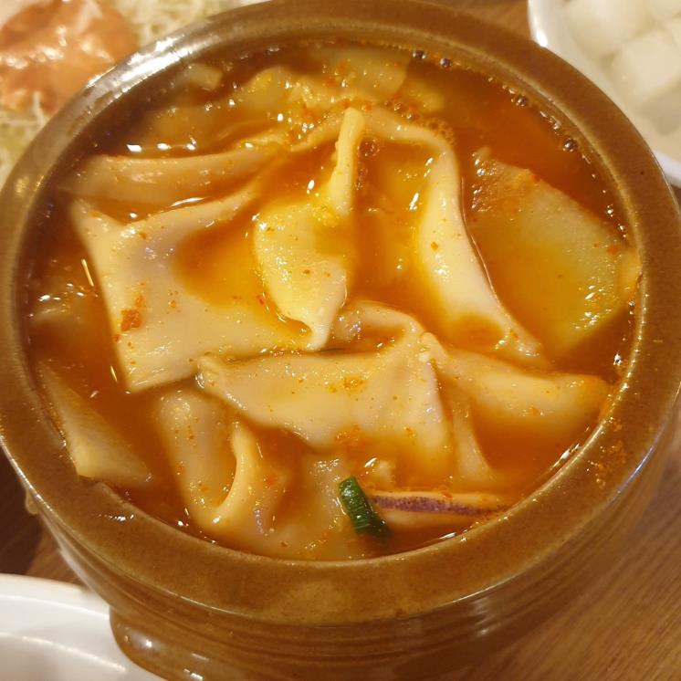 반원칼국수