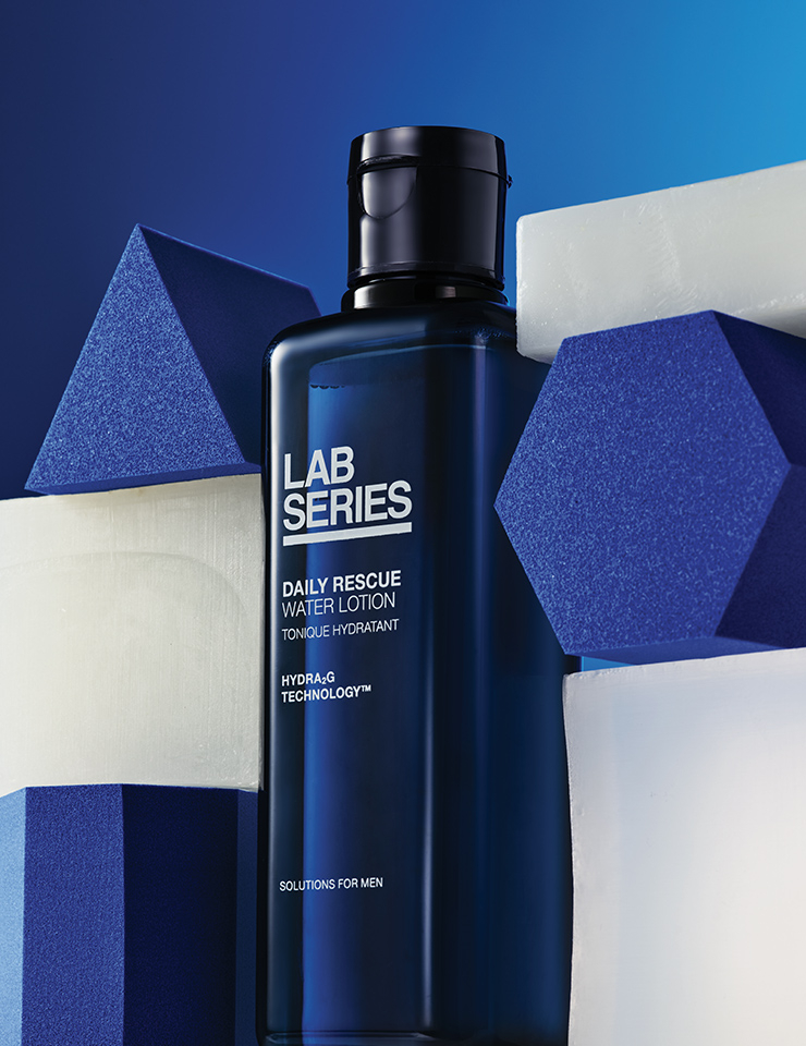 건조해진 피부 장벽에 수분 에너지를 채우고 거칠어진 피붓결을 매끄럽게 정돈하는 데일리 레스큐 워터 로션, 200ml, 5만5천원, Lab Series.