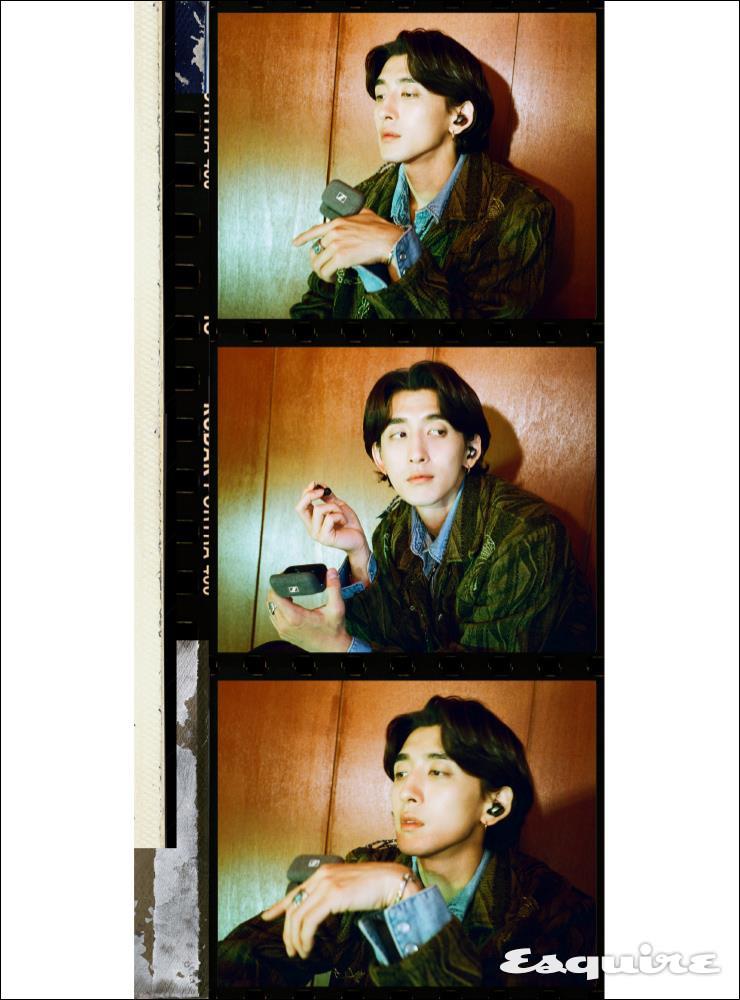 재킷 마칭드럼스. 데님 셔츠 리바이스. 네크리스, 브레이슬릿, 링 모두 불레또.