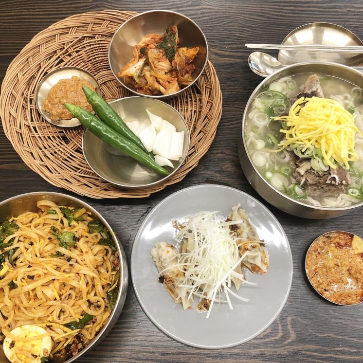 평이담백뼈칼국수