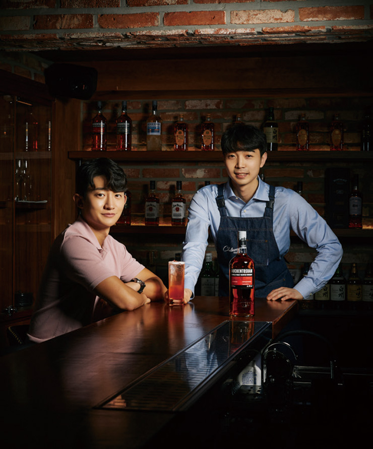 프로 골퍼 이성수와 첼시스 하이볼 바텐더 윤성수.