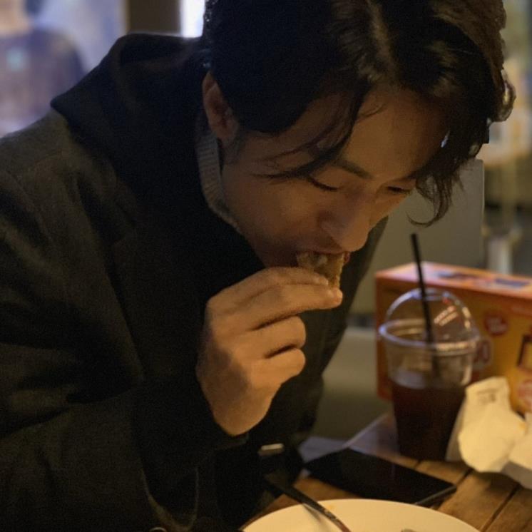 구교환 고독방