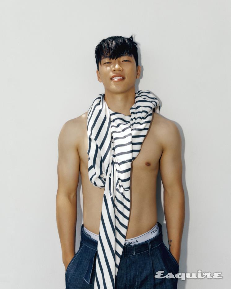 황희찬 선수 화보 B컷.