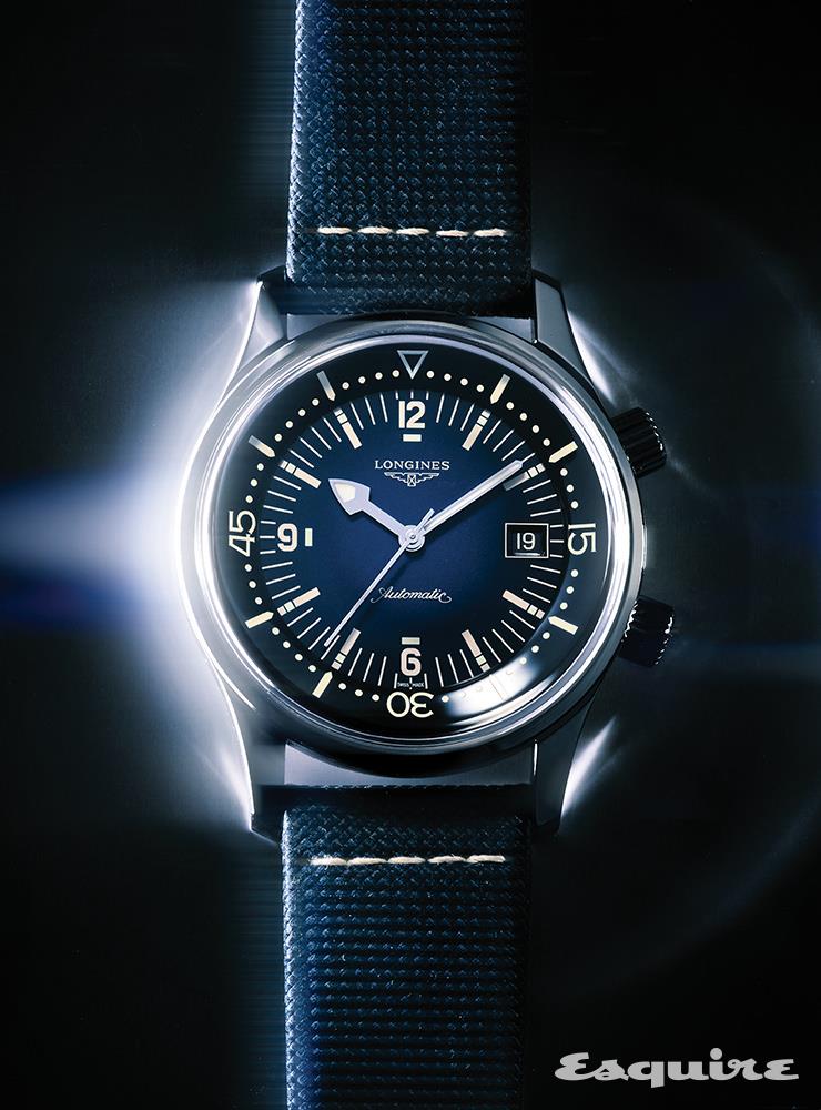 42mm 스테인리스스틸 케이스의 레전드 다이버 워치 320만원 론진.