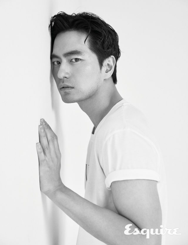 화이트 티셔츠 발렌티노.