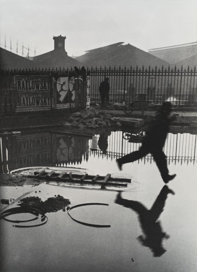 Behind the Gare St. Lazare, 1932ⓒ 2022 Henri Cartier-Bresson/Magnum Photos, courtesy Fondation Henri Cartier-Bresson, Paris