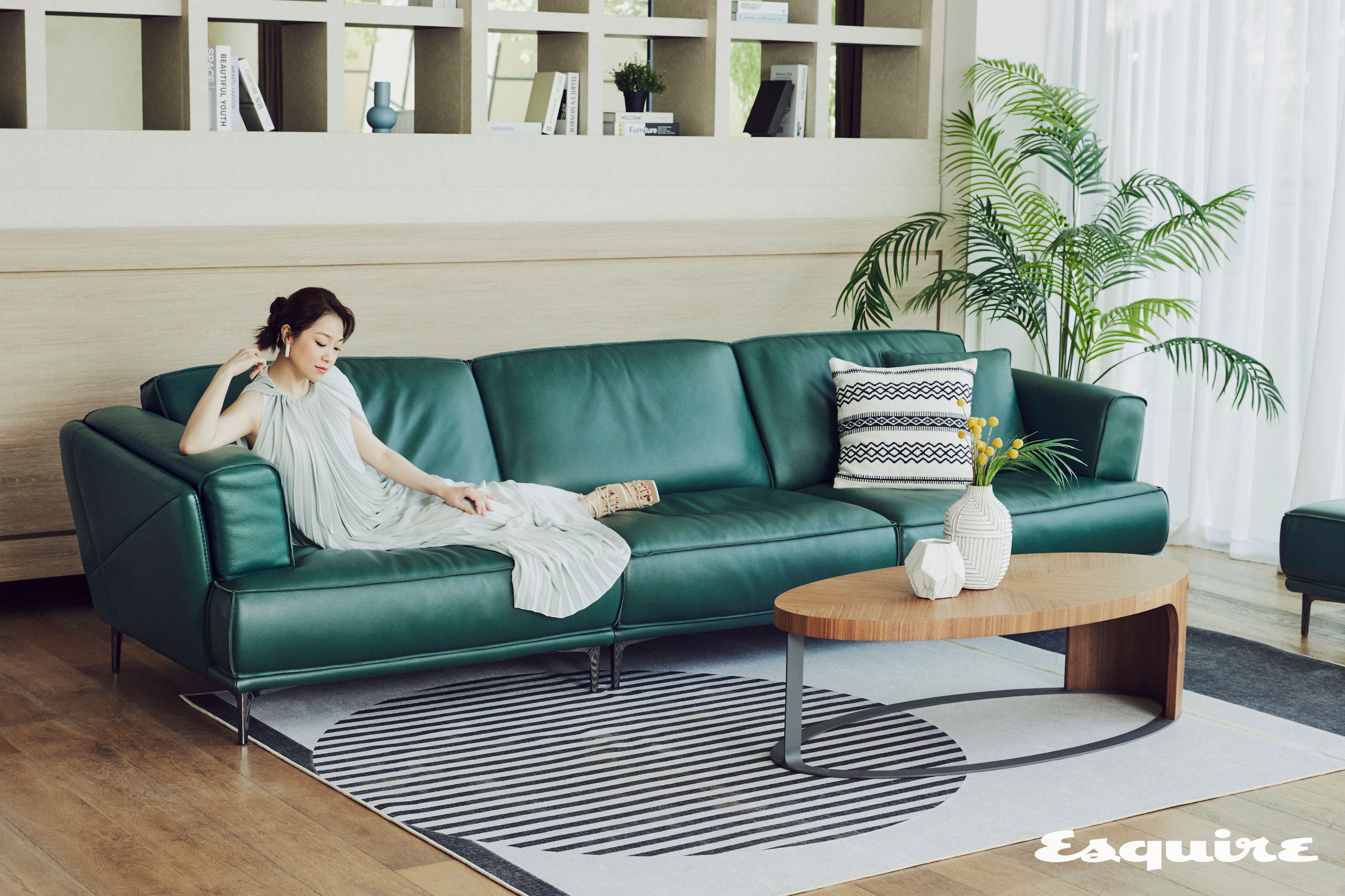 리버쉬 4인 떼르소 통가죽 소파, 가격은 4백만원대, 자코모.