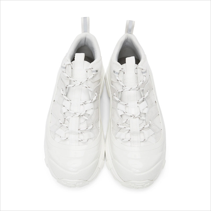 버버리 오프화이트 스니커즈, $695 USD