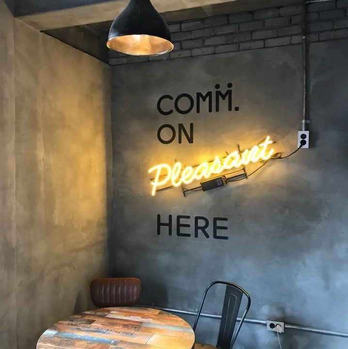 @comm.on_casualpub