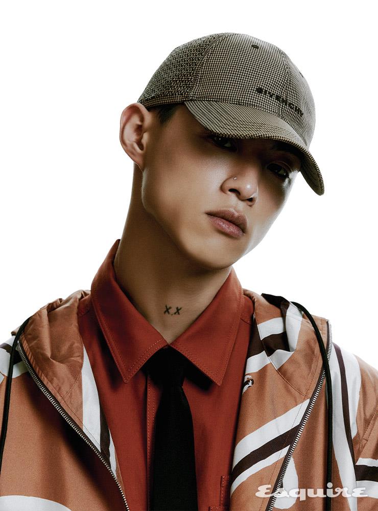 윈드브레이커, 셔츠 모두 가격 미정 벨루티. 체크 캡 가격 미정 지방시. 타이 에디터 소장품.