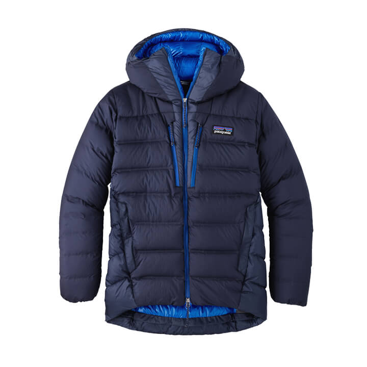 사료를 강제로 먹여 키우거나 살아있는 동물에서 얻은 다운을 사용하지 않는 100% 착한 다운. 특수 공법으로 만든 나일론 소재와 지퍼 쪽에 추가적인 바람막이를 달아 보온성을 높였다. 파타고니아, 1백38만5천원.