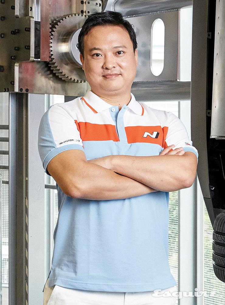 N 브랜드에 관한 일이라면 박준우 팀장의 손을 거치지 않는 것이 없다. N 브랜드가 출범하기 전부터 N 브랜드를 위해 달려왔다. 재미있는 차를 만들겠다는 게 그의 지상 과제다.