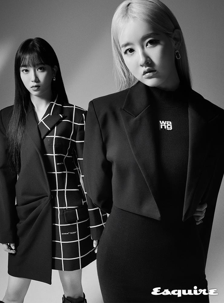 (수민) 체크 포인트 재킷 오프화이트 by 육스. 이어링 폴브리알. (시은) 블랙 재킷 버브. 원피스 알렉산더왕. 이어링 일레란느.
