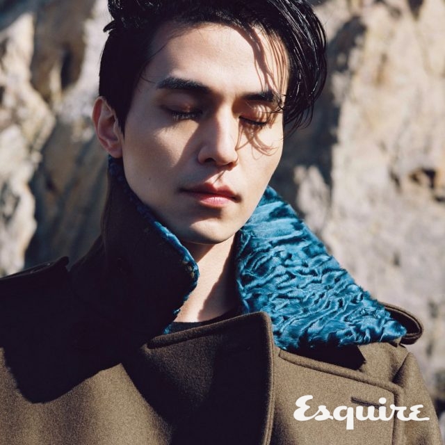 코트, 니트 모두 가격 미정 벨루티.