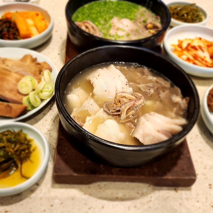 엄용백 돼지국밥 종각점