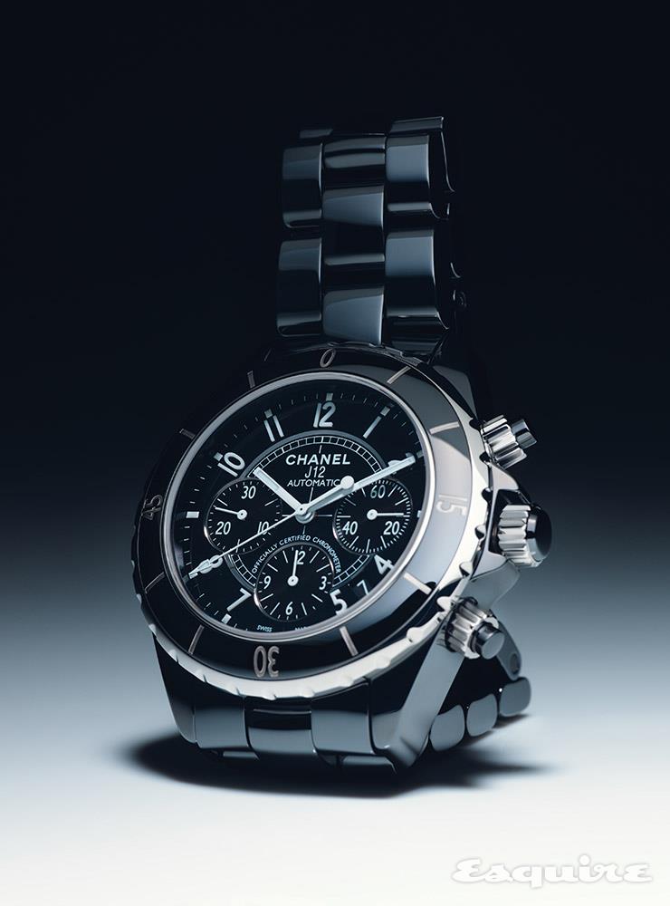 60초, 30분, 12시간 카운터를 탑재한 블랙 세라믹 소재 J12 크로노그래프 워치 41mm Chanel Watches.