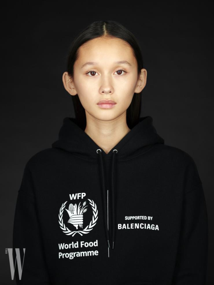 발렌시아가와 WFP의 두 번째 캡슐 컬렉션 캠페인 이미지