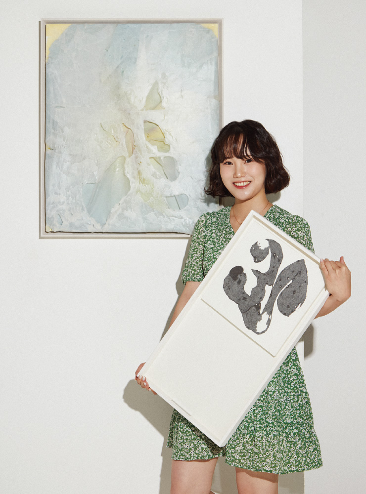 (위) 정희민, ‘Exhale 날숨’, 2022. (아래) 이안리, ‘Mirro’, 2020. 