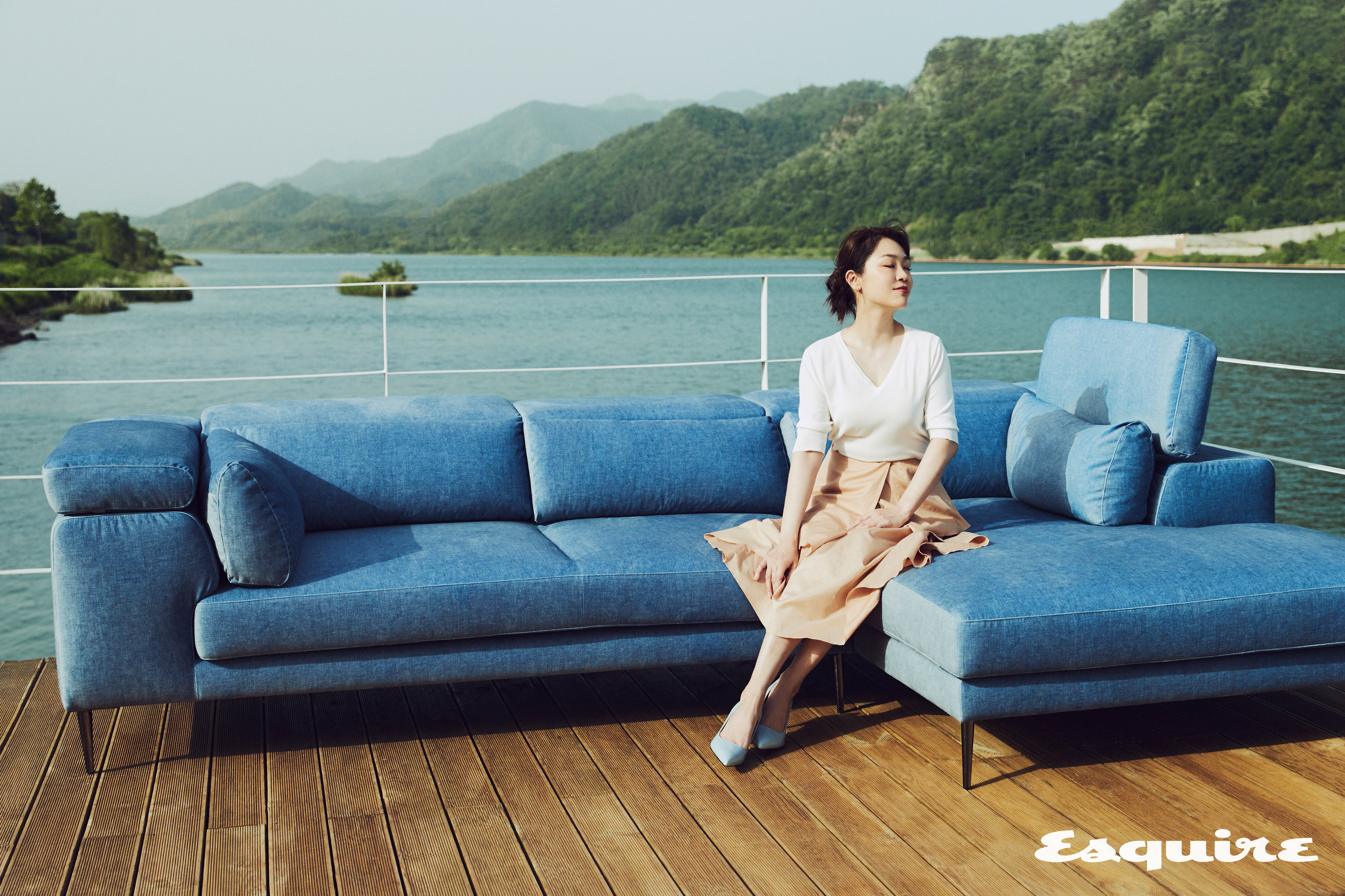 바치오 4인 카우치형 젠위브 패브릭 소파, 가격은 2백만원대, 자코모.