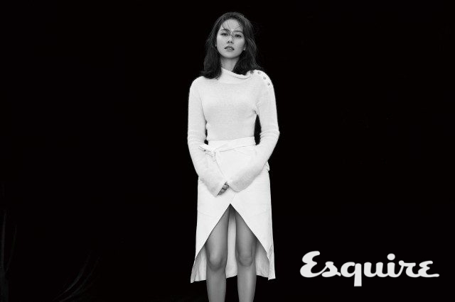 니트 톱 발망. 치마 토즈.